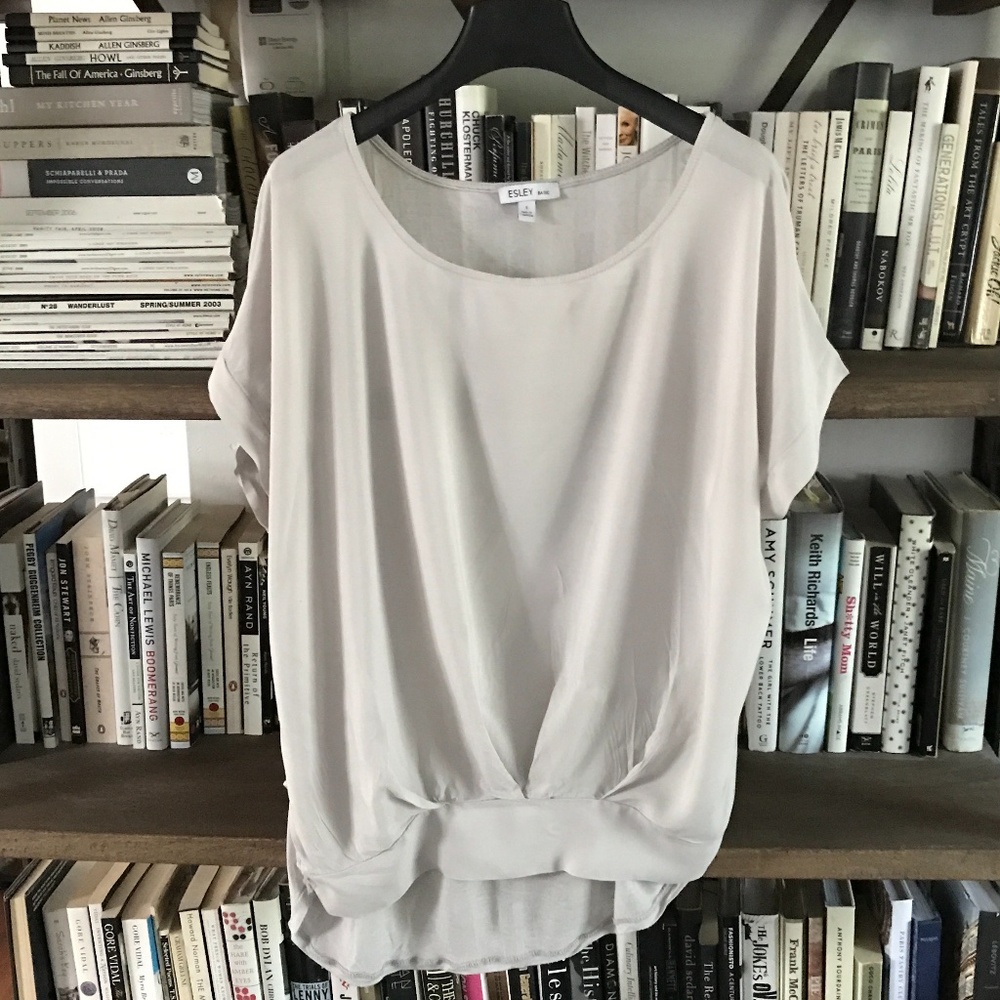 EUC Airy Pale Lavender Purple High-Low Pleated Cap Sleeve Tailored Tee S